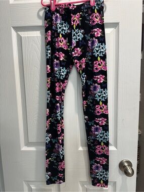 Bobbie Brooks Black Leggings with Pink and Blue Floral Print